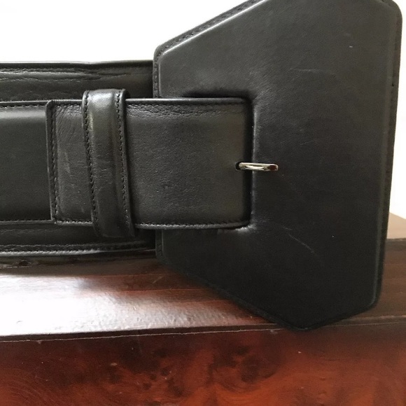 Saint Laurent black leather belt size 75 worn once - Picture 3 of 8